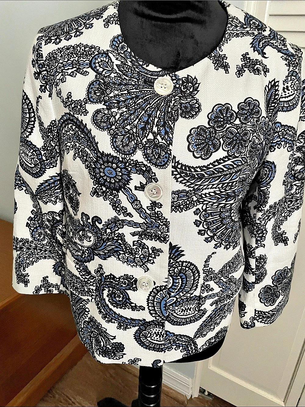 Talbots Paisley Blazer in White & Blue Size 8 Like New